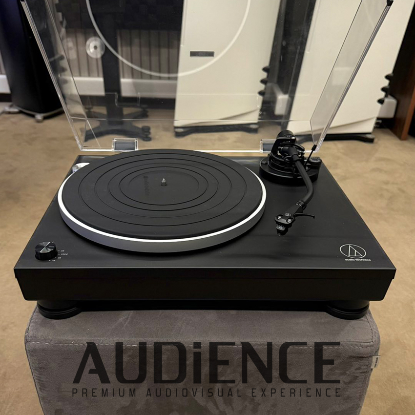 AUDIO TECHNICA Turnatable